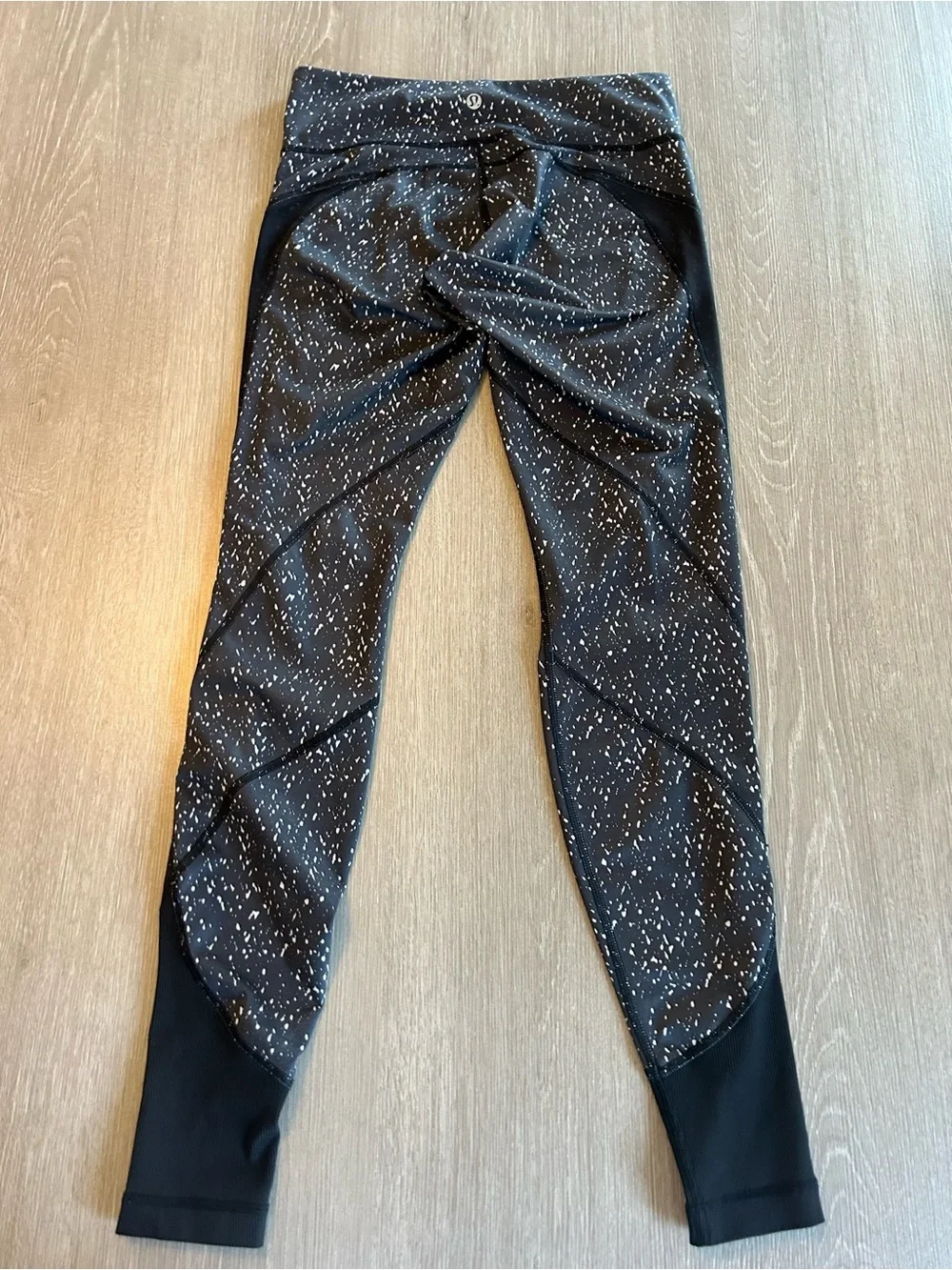 Lululemon Drop It Like It's Hot Tight Butterfly Texture Black White W5K01S Sz 6